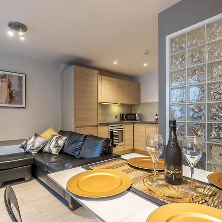 Apartment Charming Grand 2 Bedroom With Free Parking