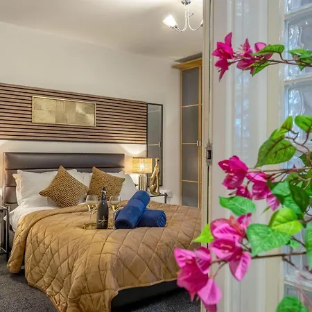 Charming Grand 2 Bedroom With Free Parking *