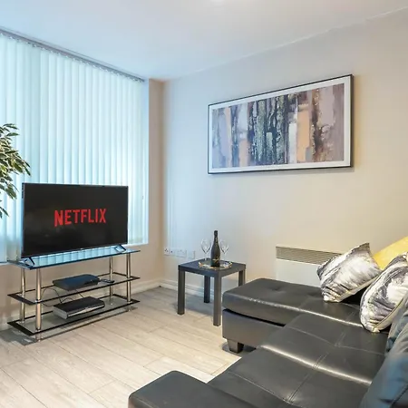 Charming Grand 2 Bedroom With Free Parking Apartment